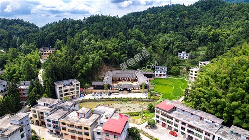 位于村落中的隆回鸭田战斗指挥所