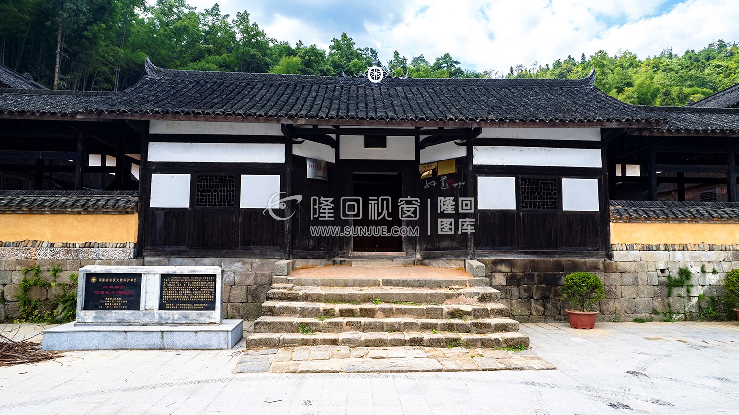 隆回鸭田战斗指挥所大门