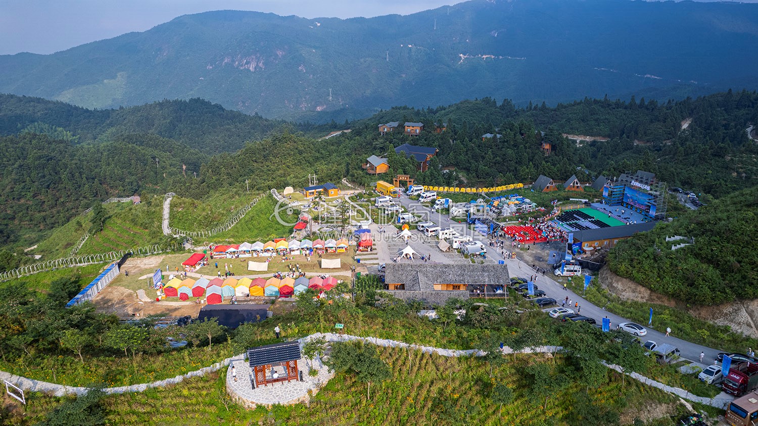 隆回龙瑶幽谷首届房车露营云上音乐美食季