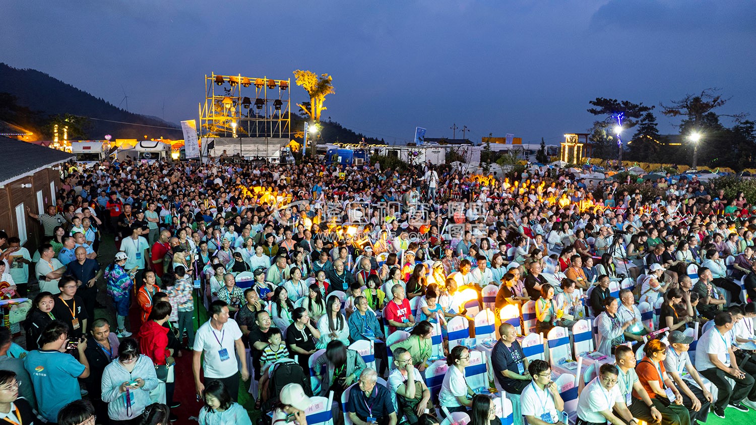 活动现场_隆回龙瑶幽谷首届房车露营云上音乐美食季