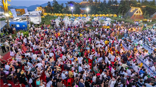 活动现场_隆回龙瑶幽谷首届房车露营云上音乐美食季