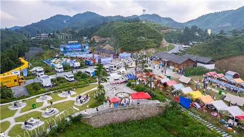 活动现场_隆回龙瑶幽谷首届房车露营云上音乐美食季