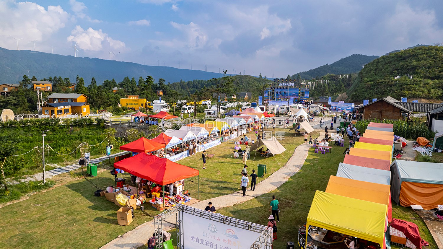 美食街区域_隆回龙瑶幽谷首届房车露营云上音乐美食季