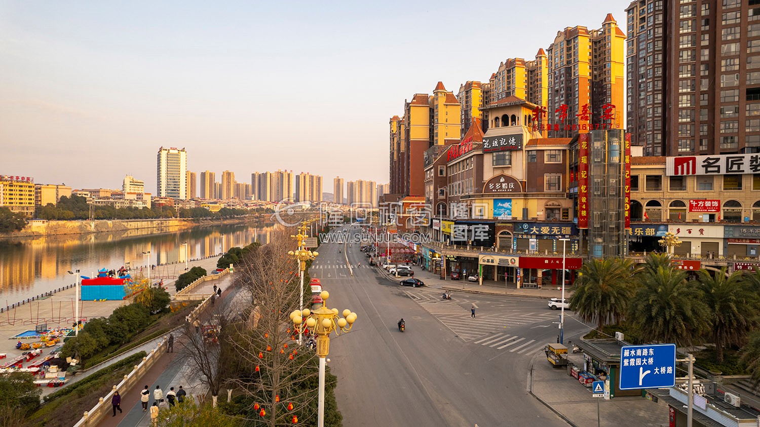 巴黎新城河边_赧水南路东