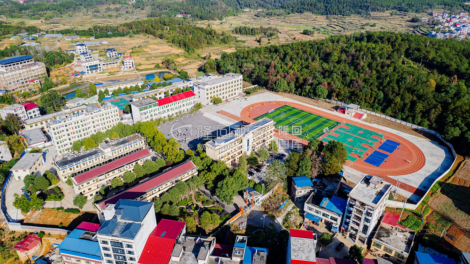 航拍三阁司中学全貌