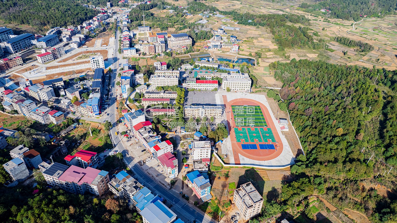 三阁司中学航拍全貌