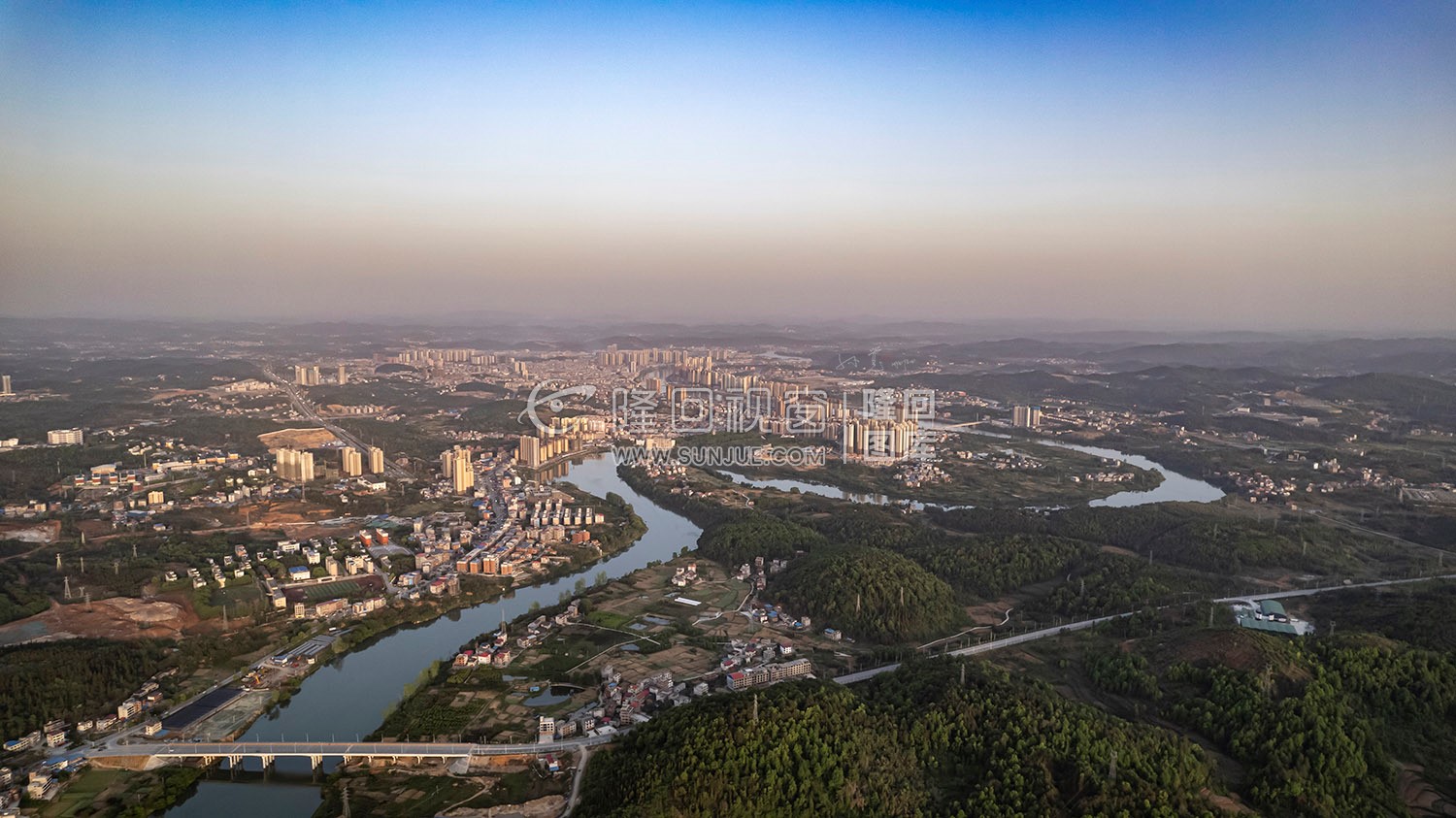 白沙湾大桥看隆回县城全景-隆回白沙湾大桥