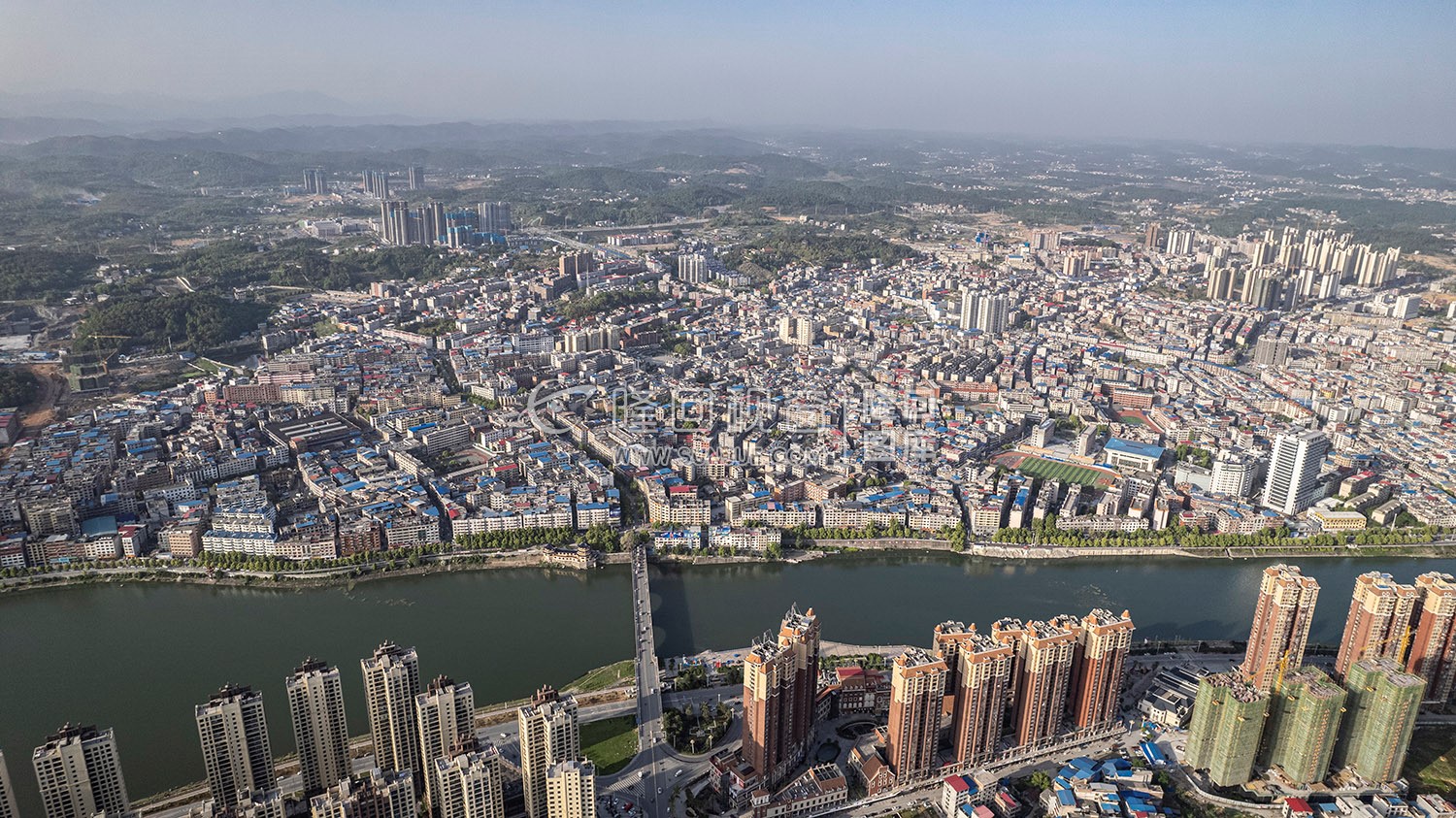 隆回城南上空俯瞰隆回县城主城区-隆回大桥