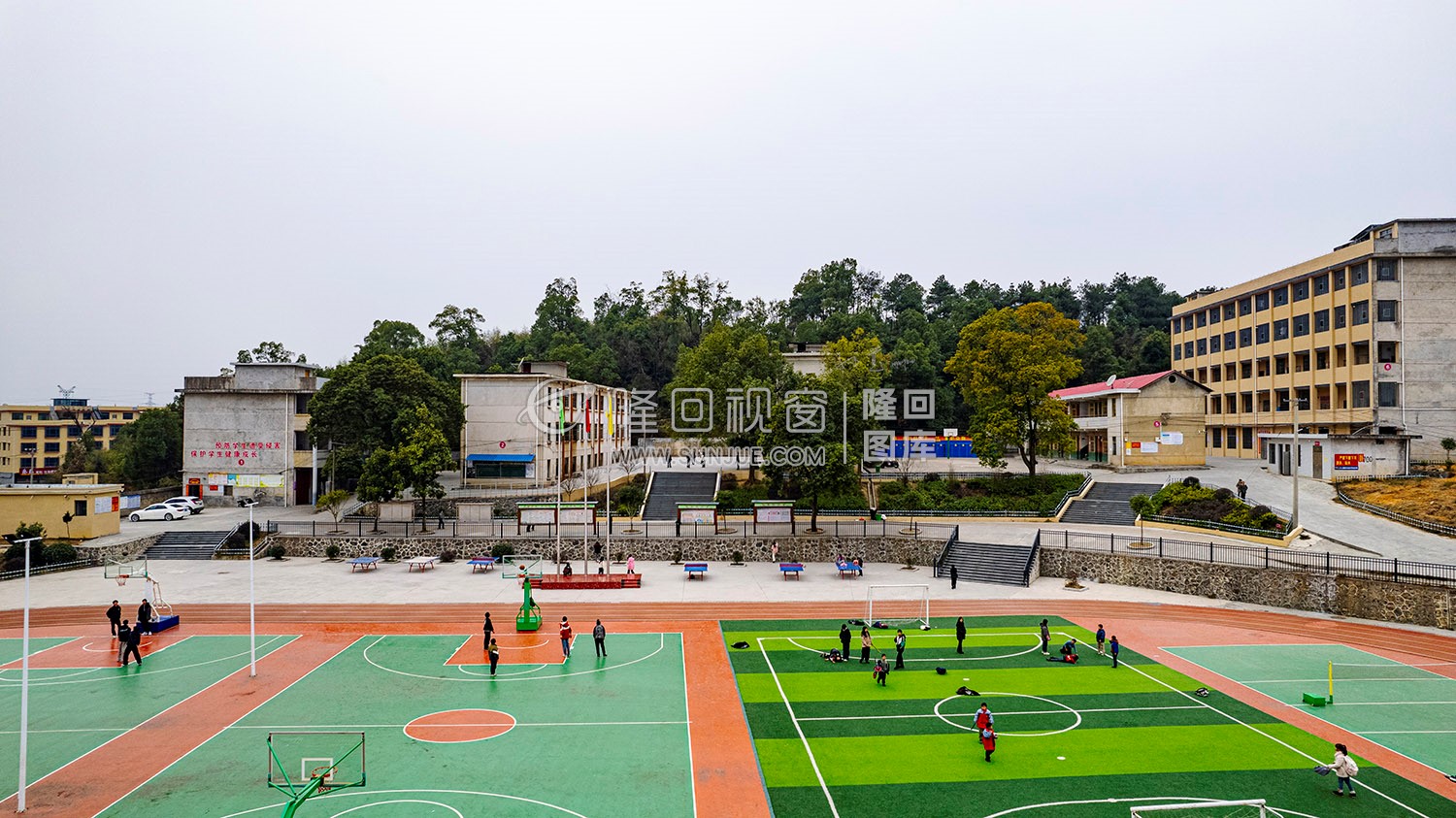 学校篮球场与跑道-五里中学