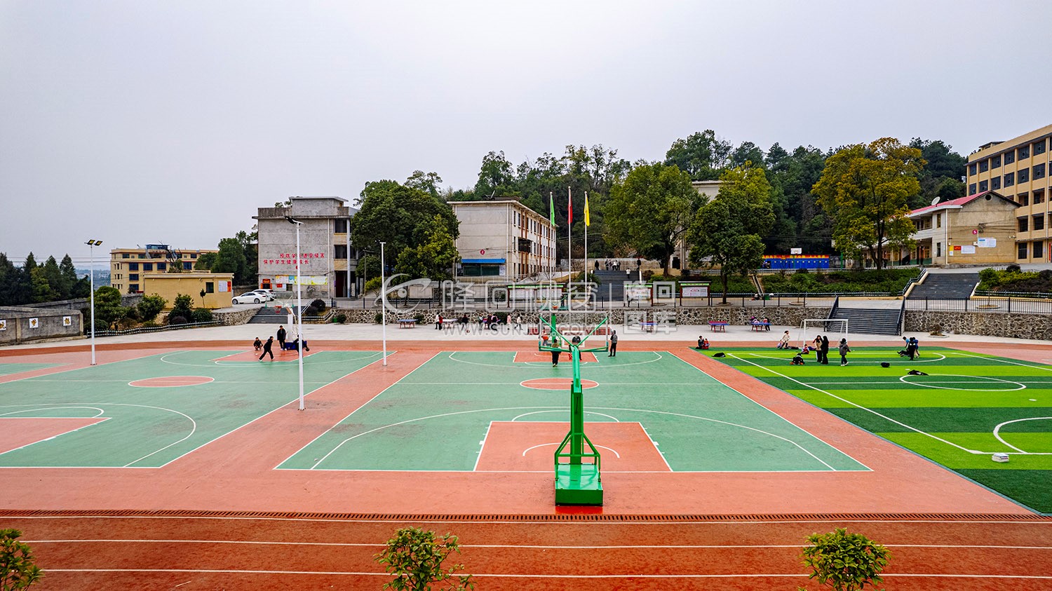 学校篮球场与跑道-五里中学