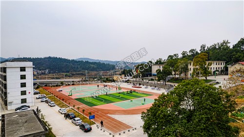 学校操场-五里中学