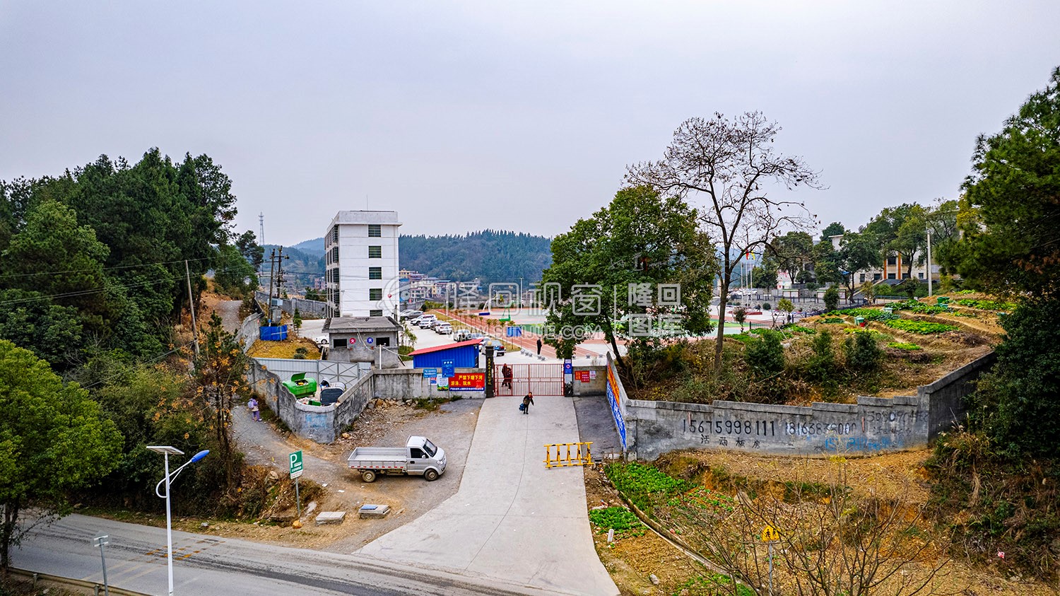 学校大门-五里中学