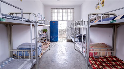 学生寝室-长铺中学