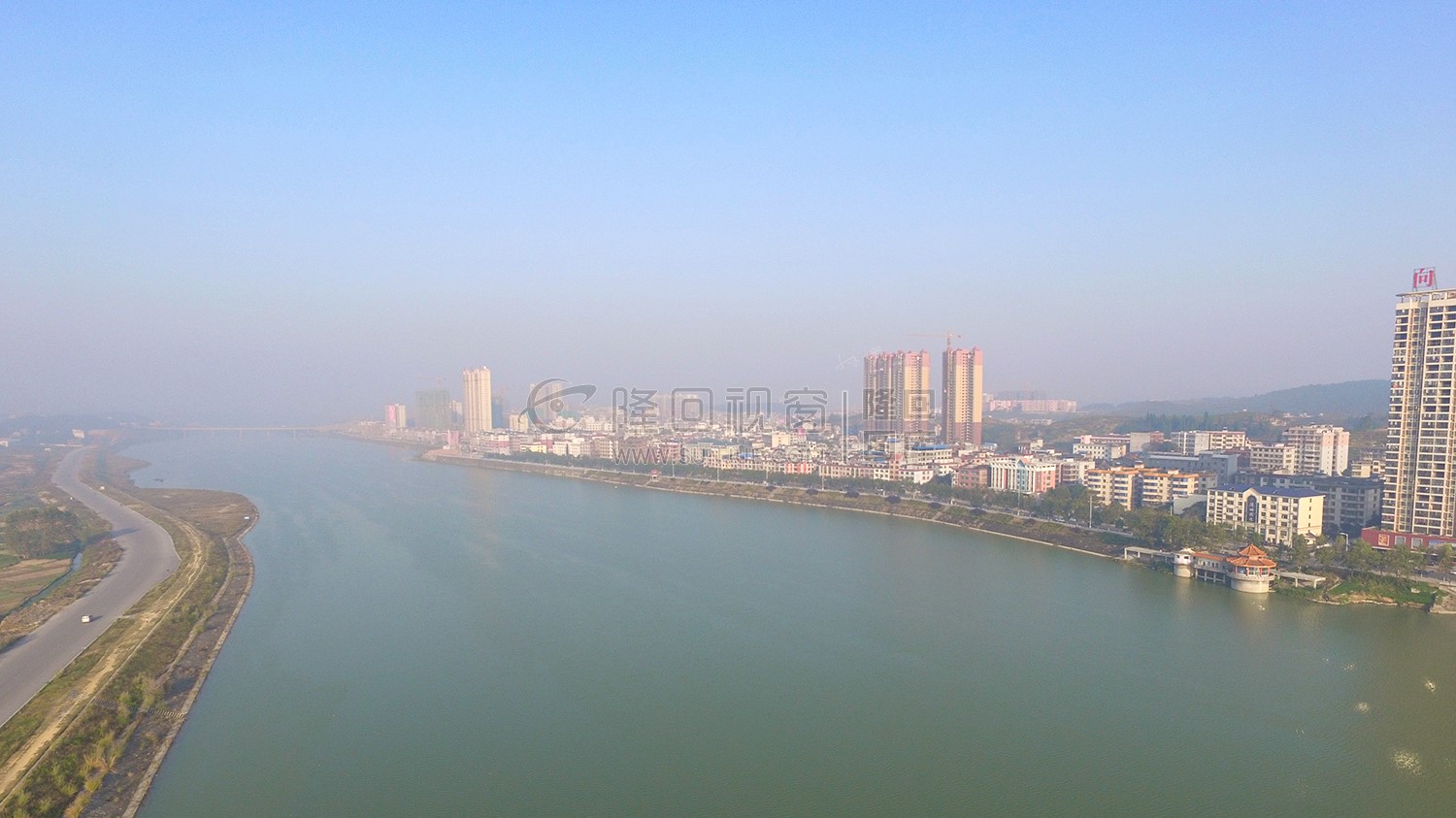 隆回县城赧水河两岸