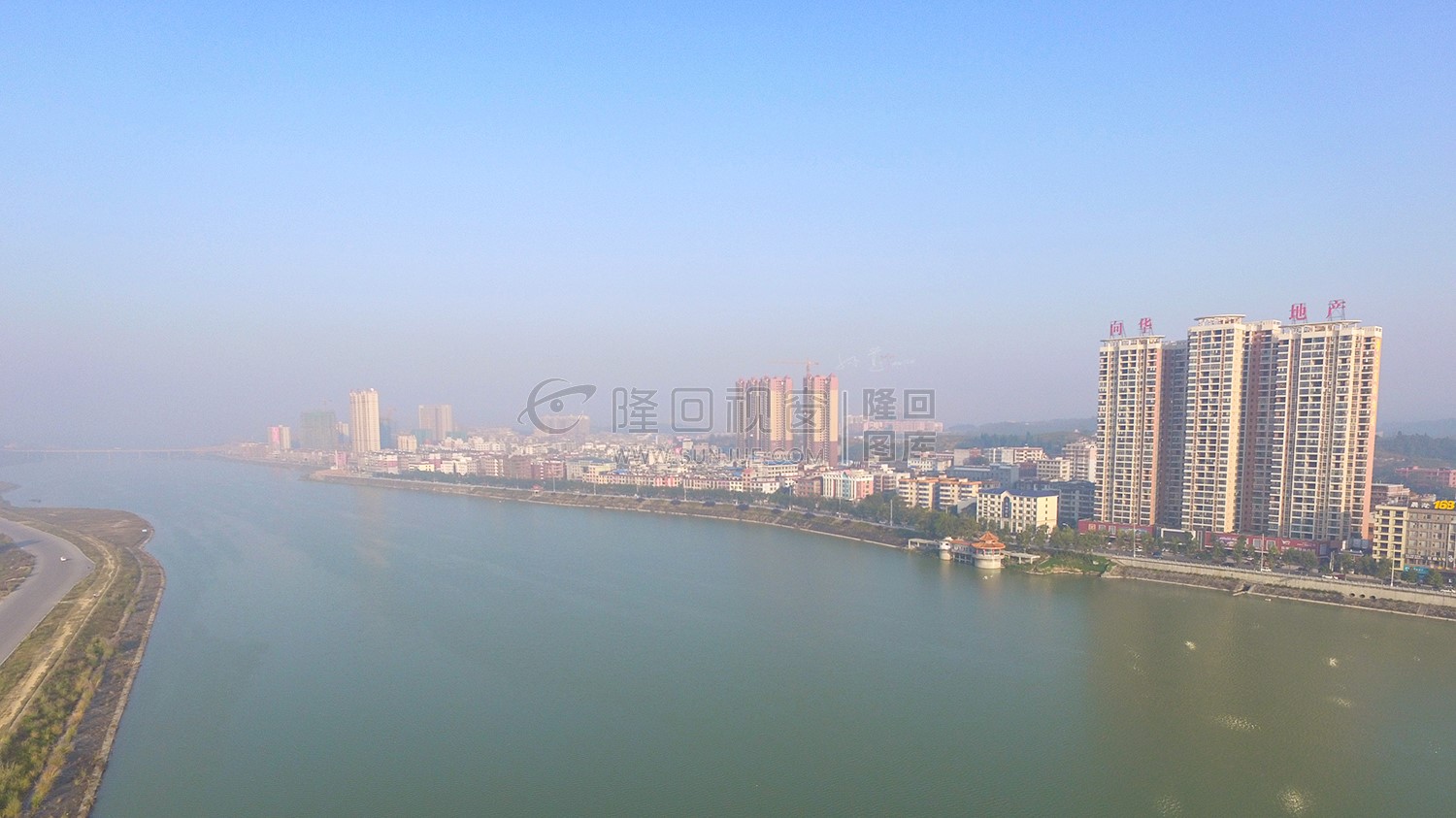 隆回县城赧水河两岸