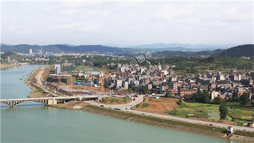 修建中的巴黎新城-隆回县城-赧水河岸两边