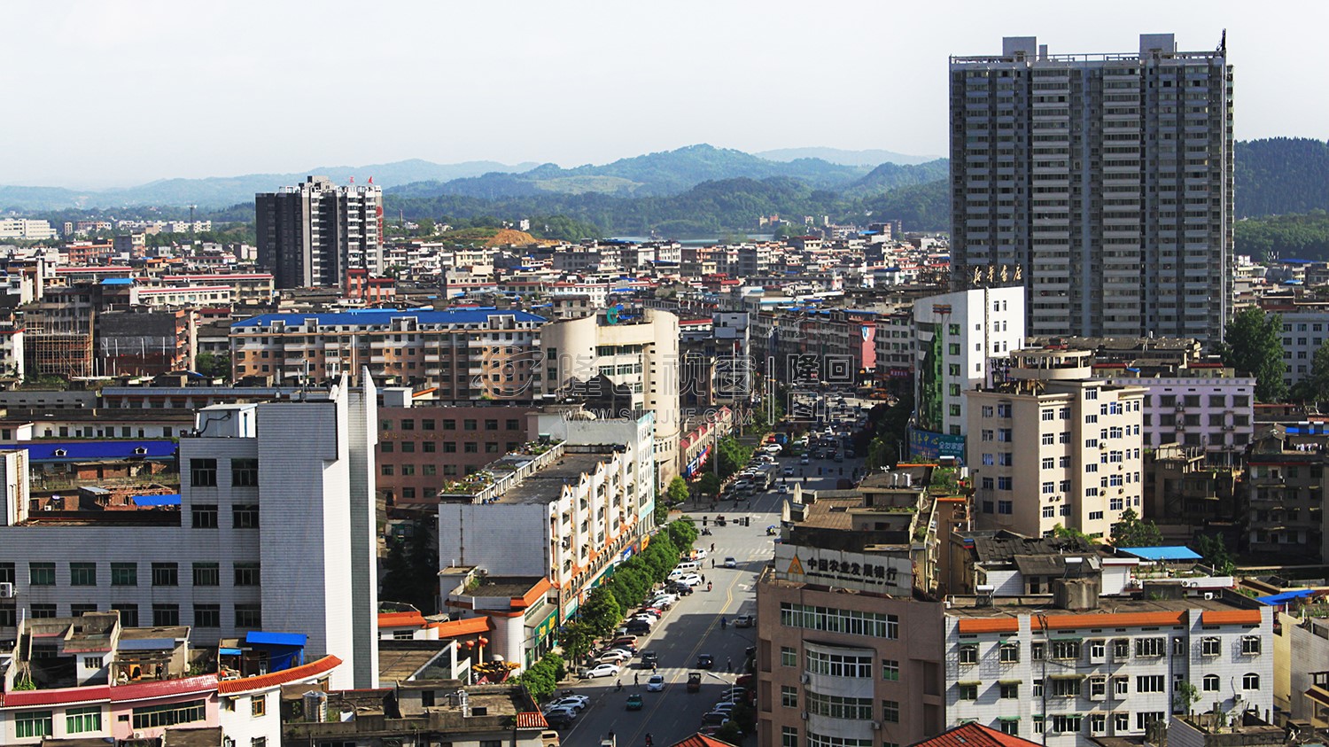 荣兴国际-新新华书店路口-隆回县城-赧水河岸两边