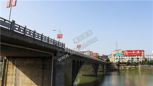 隆回县城-赧水河岸两边