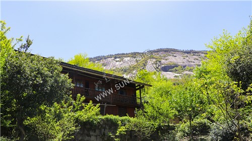 大托石瀑下的人家