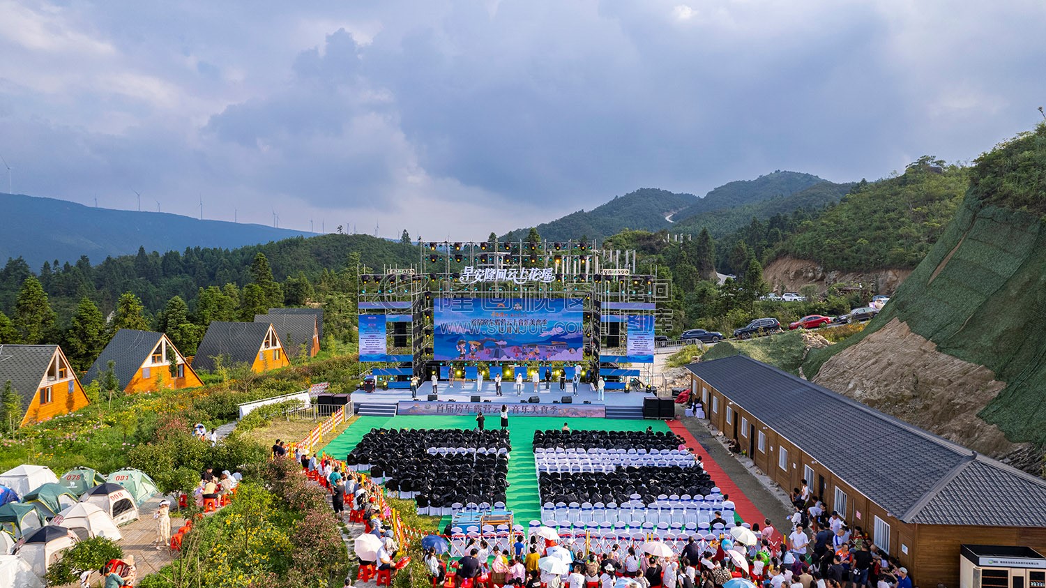 隆回龙瑶幽谷首届房车露营云上音乐美食季