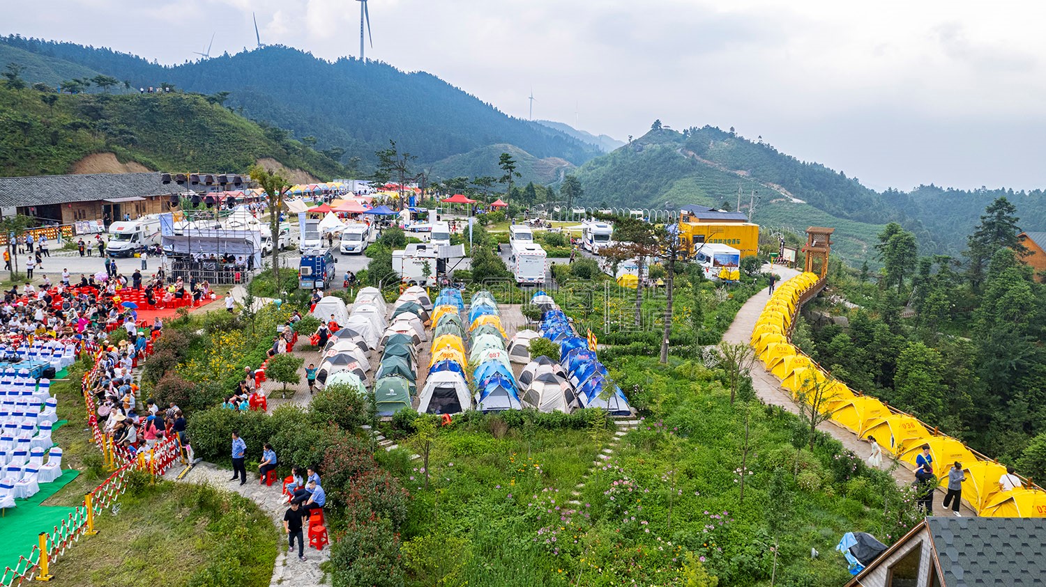 隆回龙瑶幽谷首届房车露营云上音乐美食季