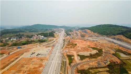 隆回高铁站-建设中实拍-主楼已经修建