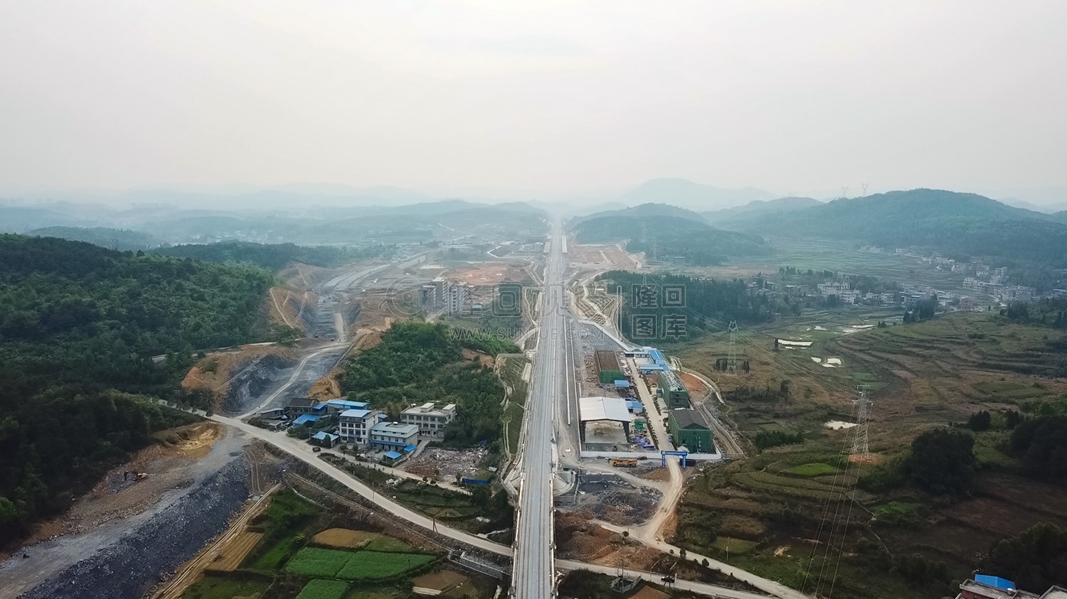 隆回高铁站-建设中实拍-主楼已经修建