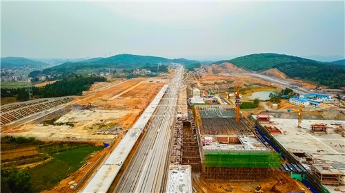 隆回高铁站-建设中实拍-主楼已经修建