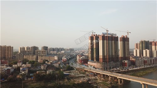 航拍隆回县城赧水河两岸