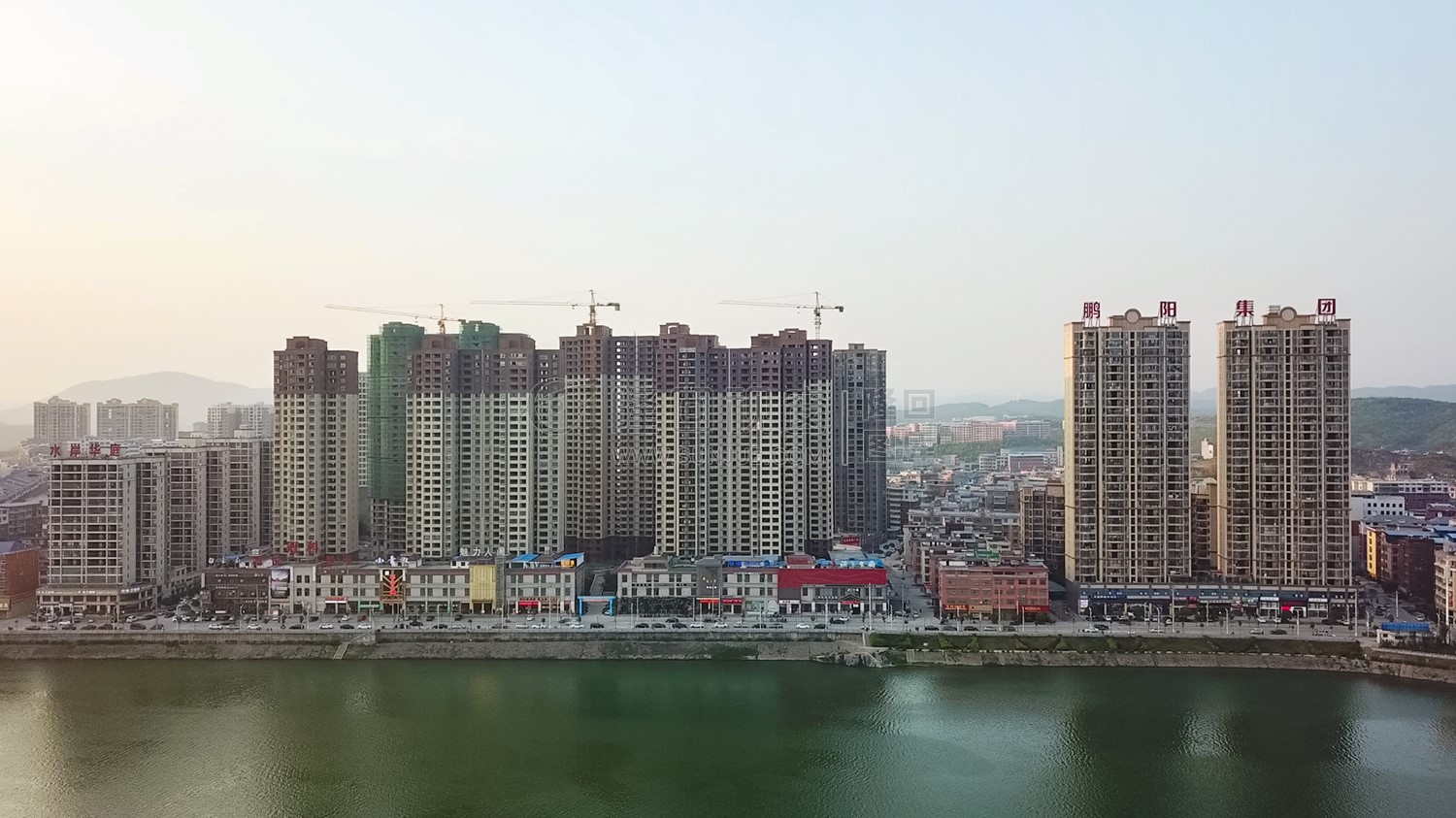 航拍隆回县城赧水河两岸