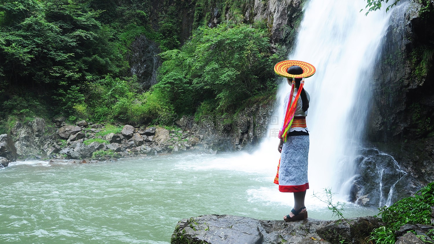 花瑶女孩-旺溪瀑布