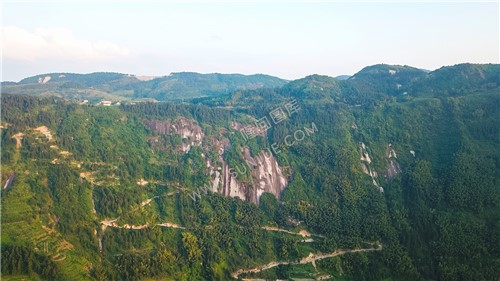 白水洞盘山公路-山顶为草原村