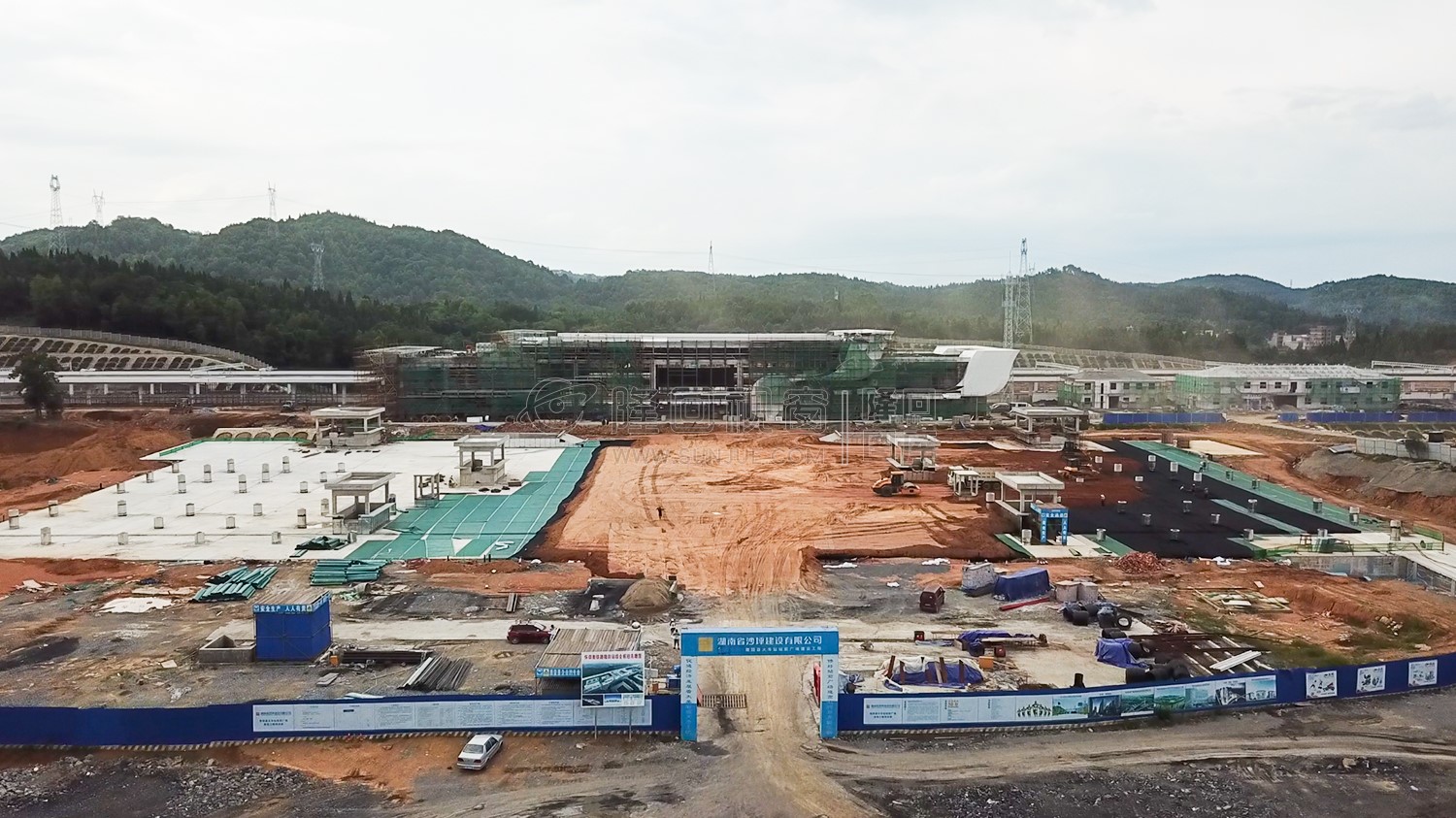 隆回高铁站-建设中实拍-候车大厅装修中