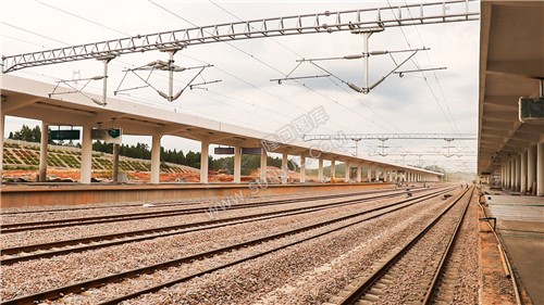 站台-隆回高铁站-建设中实拍-候车大厅装修中