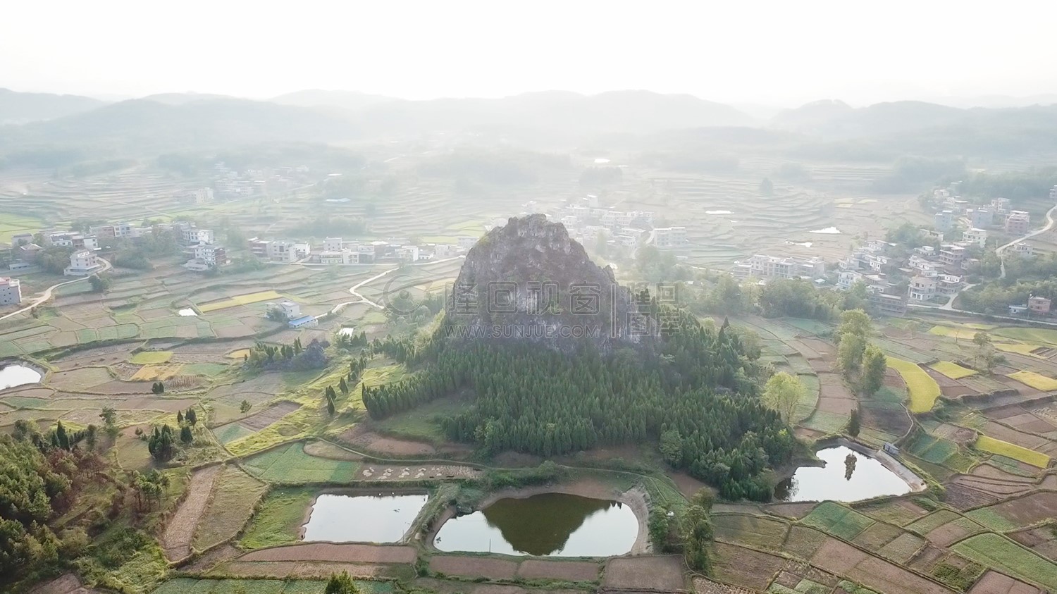 石笋寨-一座像春笋的石山