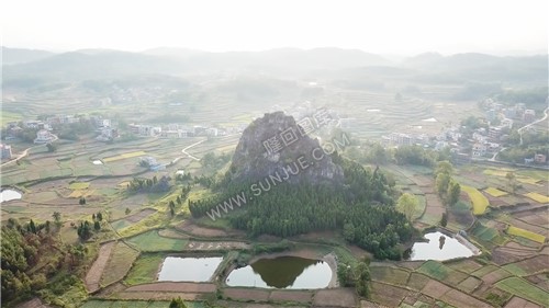 石笋寨-一座像春笋的石山