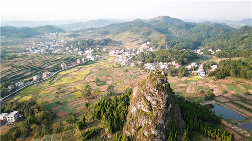 石笋寨-一座像春笋的石山