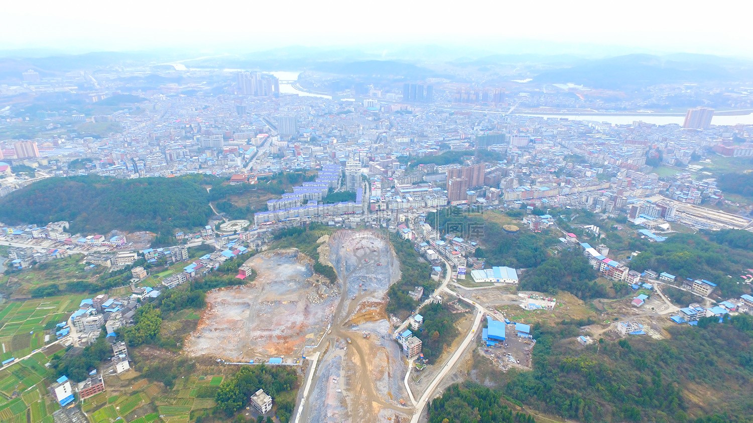 魏源大道还未打通-隆回高铁站-整体完成马上开业