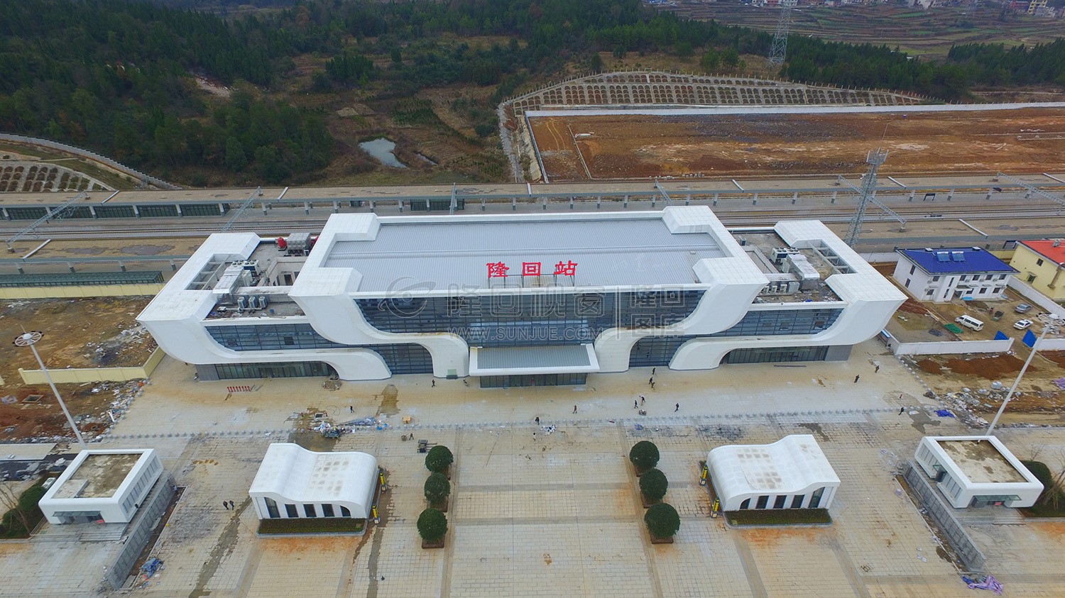 主体大楼完成-隆回高铁站-整体完成马上开业