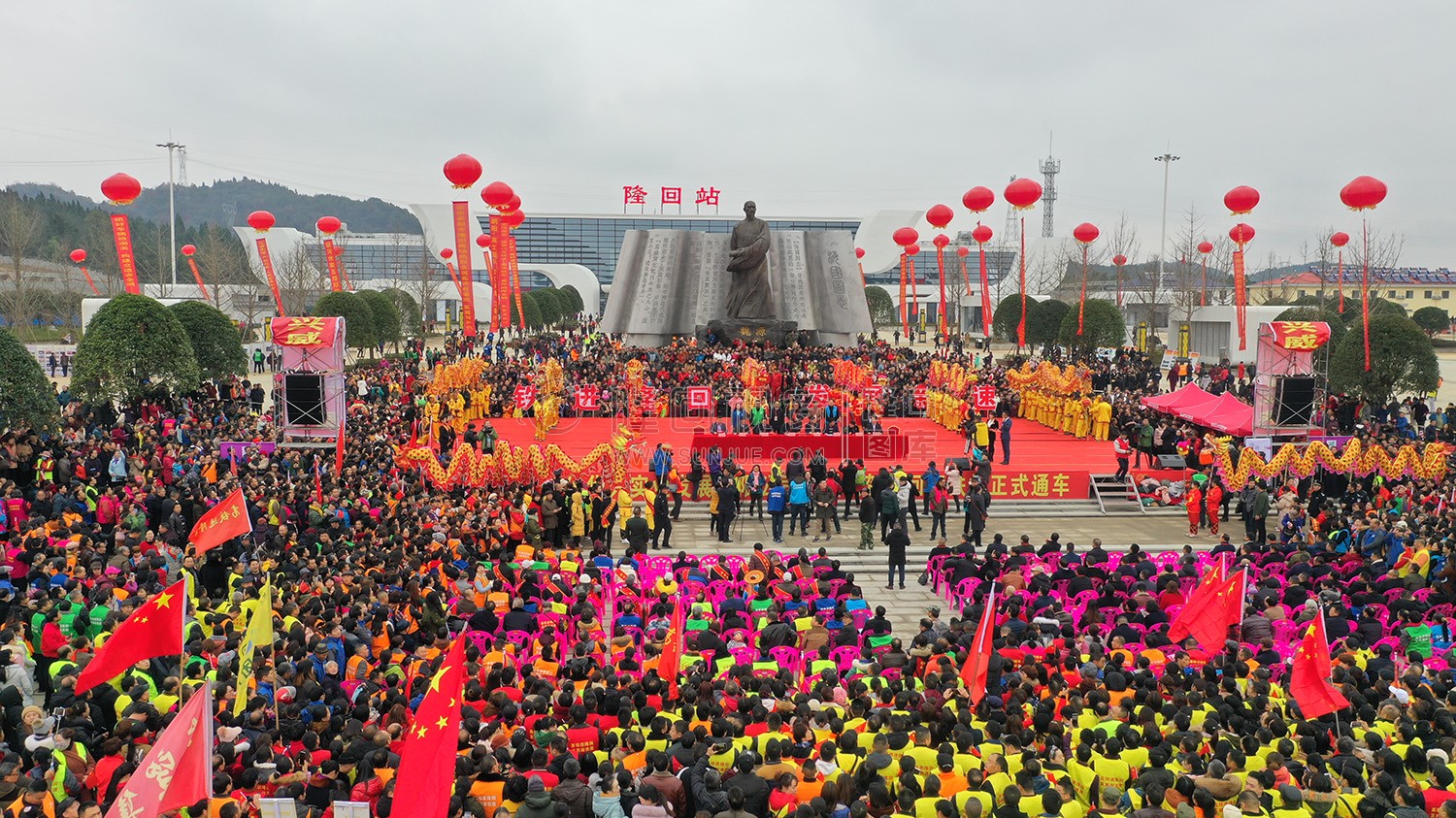 隆回高铁站开业并正式通车