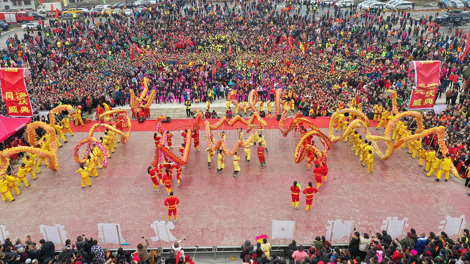 隆回高铁站开业并正式通车