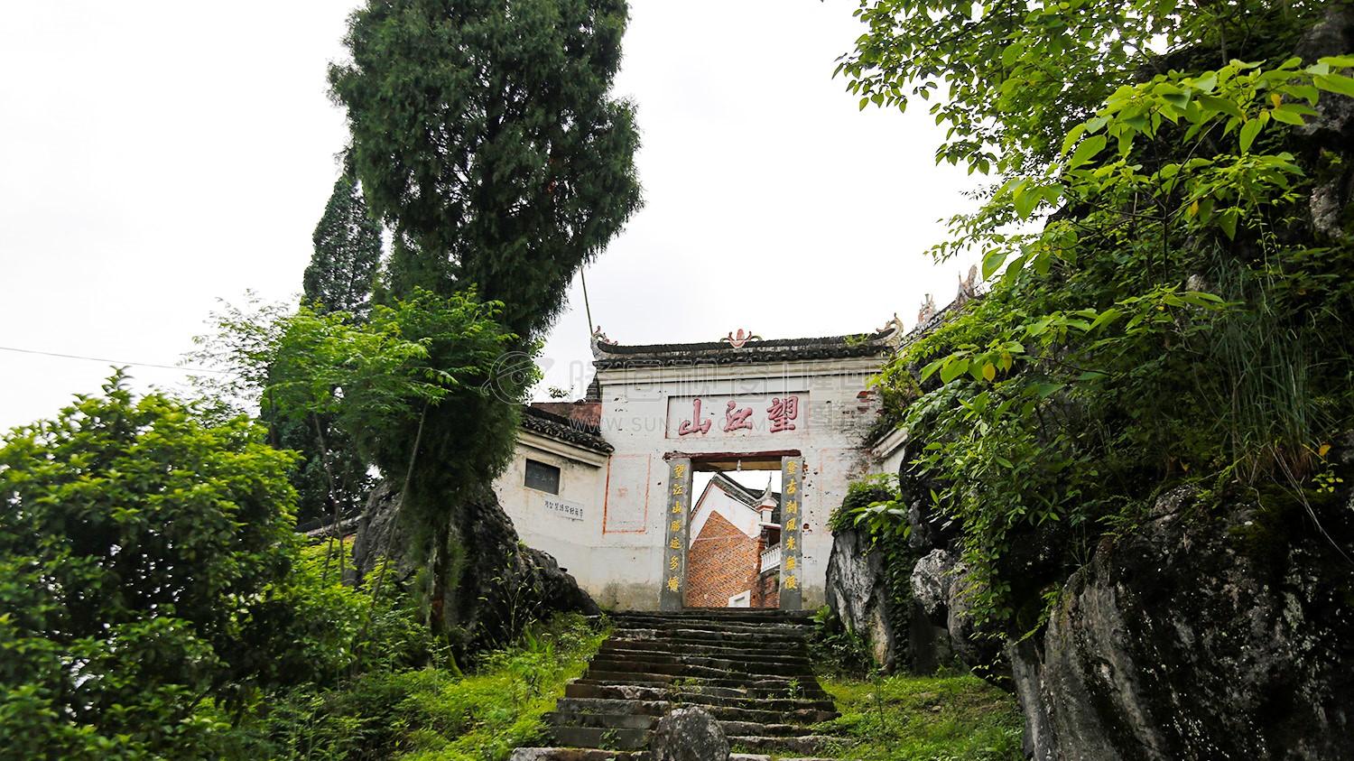 进入寺庙牌坊-望江山寺