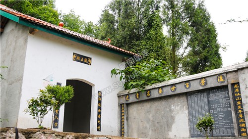 龙王殿与功德碑-望江山寺