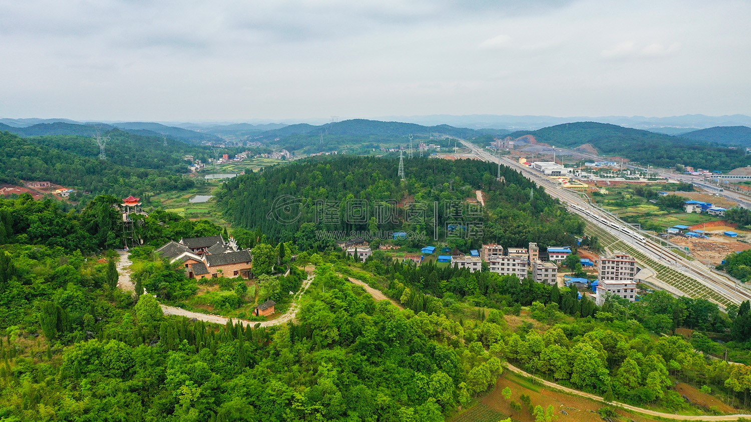 航拍望江山寺-可以俯瞰隆回高铁站