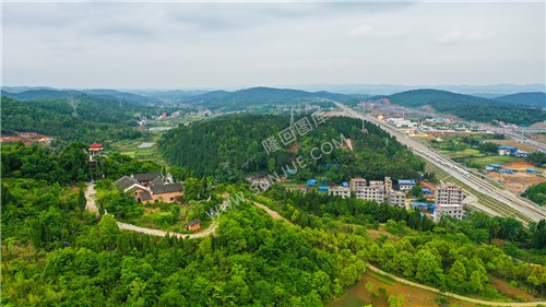 航拍望江山寺-可以俯瞰隆回高铁站