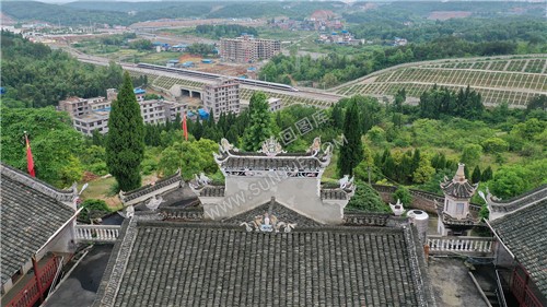 高铁经过-望江山寺