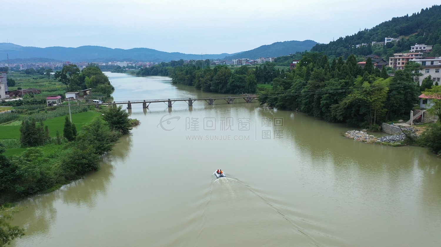 橡皮艇在辰河中划过-田中村