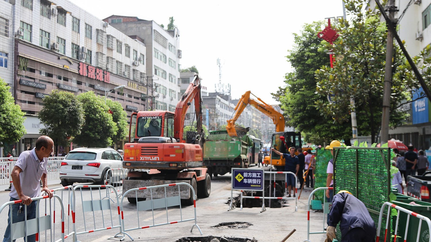非常味道对面-隆回桃洪路地下街人防工程开挖