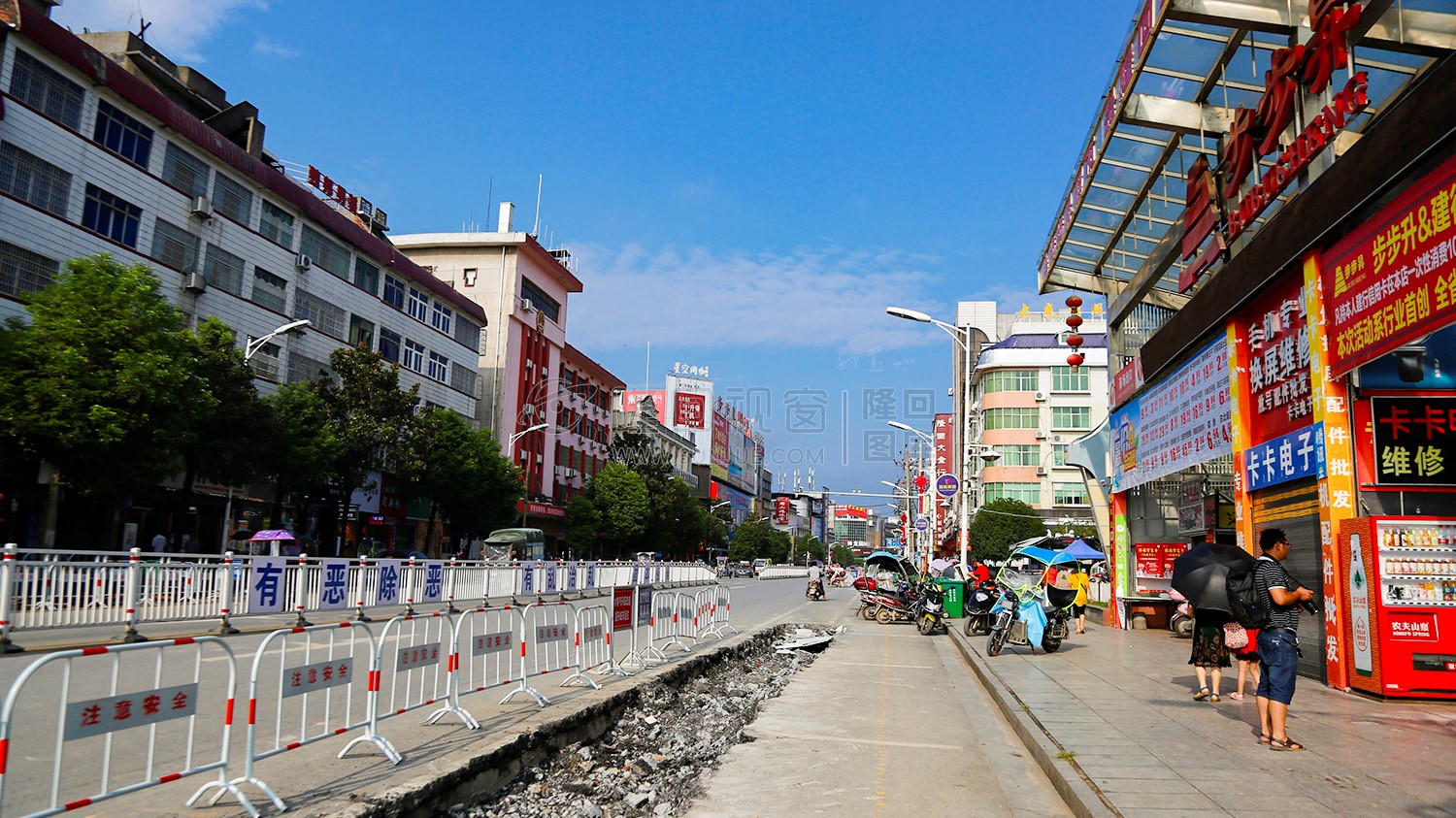隆回地下街人防工程-铺污水管