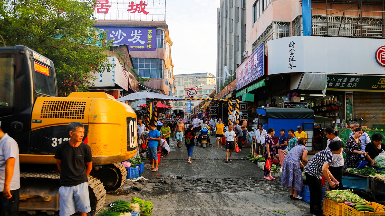 农贸市场门口-隆回地下街人防工程